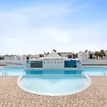 Home2book Terrace & Pool Retreat, Costa