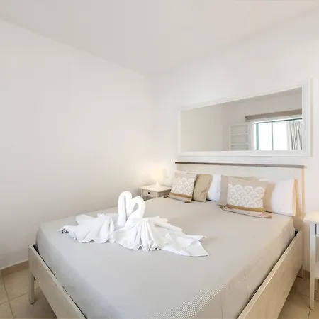 Apartman Home2book Terrace & Pool Retreat, Costa